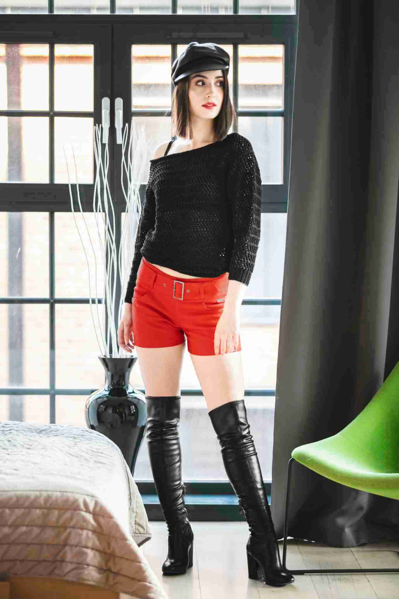 women's leather shorts, red leather shorts, red natural leather shorts, premium Italian leather shorts, must have shorts for shapely legs, Italian leather shorts, slim fit leather shorts, Polish designer women's shorts