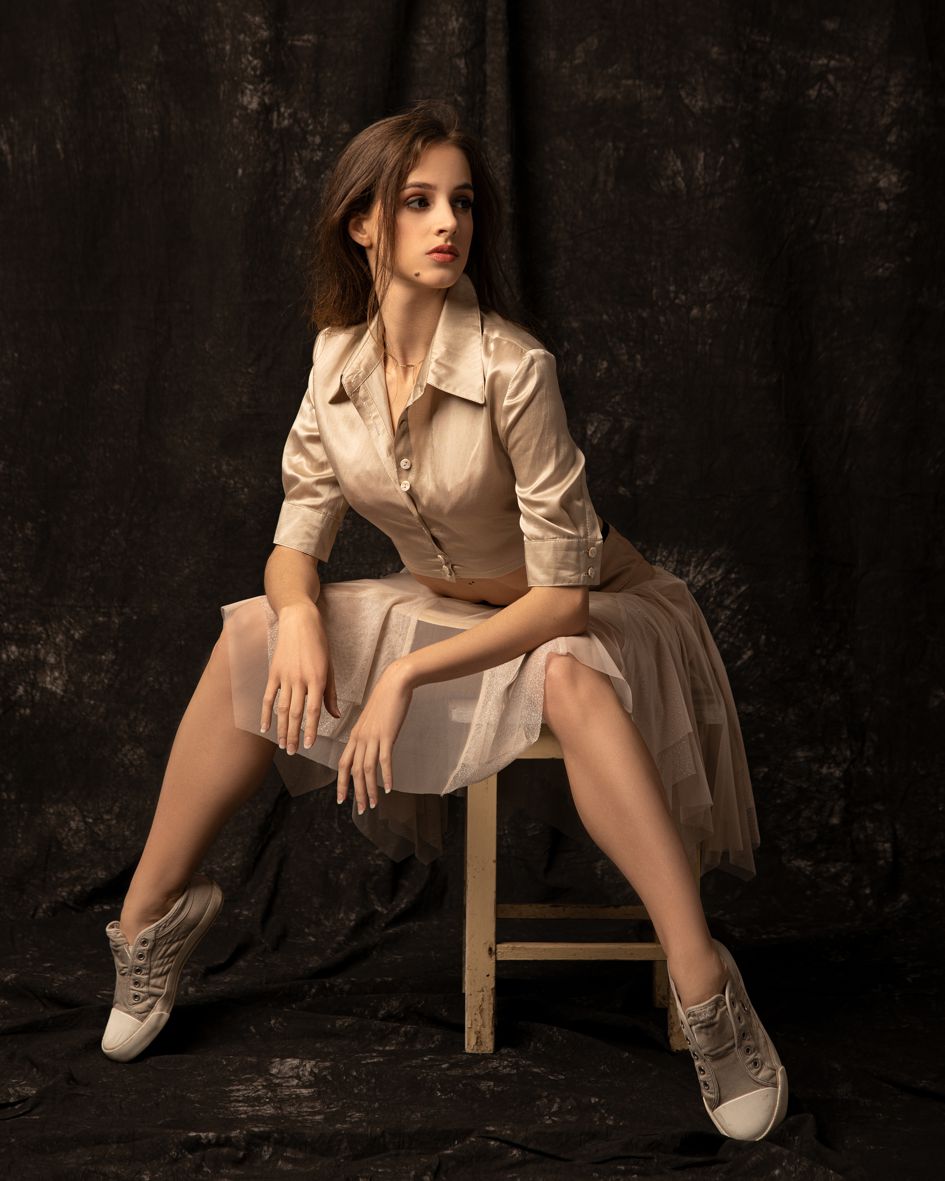 skirt made of tulle and leather, tulle skirt with a leather yoke with godets, yoke skirt made of Italian leather, skirt with a yoke made of natural leather and beige tulle, beige skirt with a yoke made of natural leather