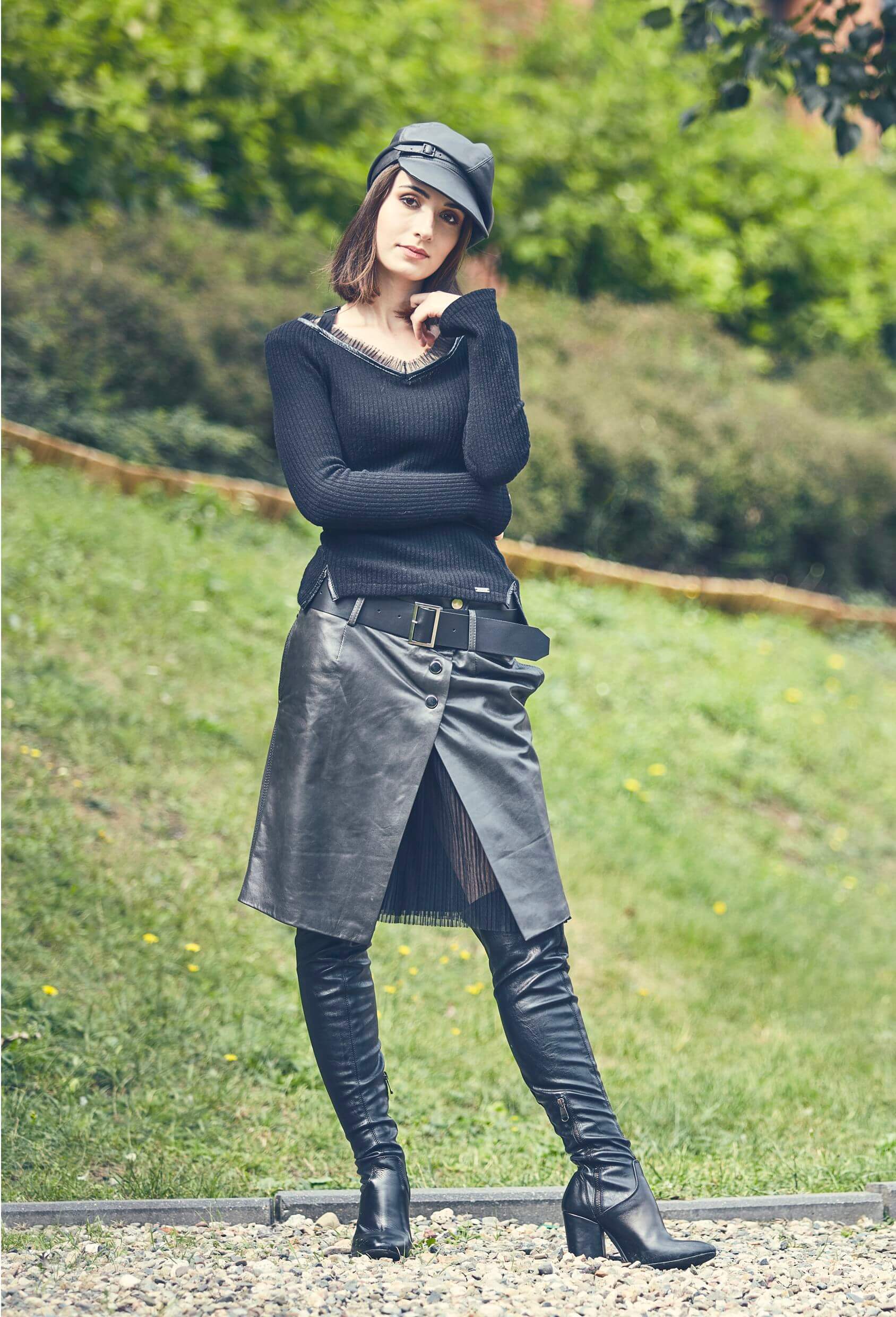 leather skirt, leather skirt with leather strap, gray leather skirt, gray leather skirt with petticoat, Italian leather skirt, natural leather skirt, gray leather skirt, leather skirts with belt, premium