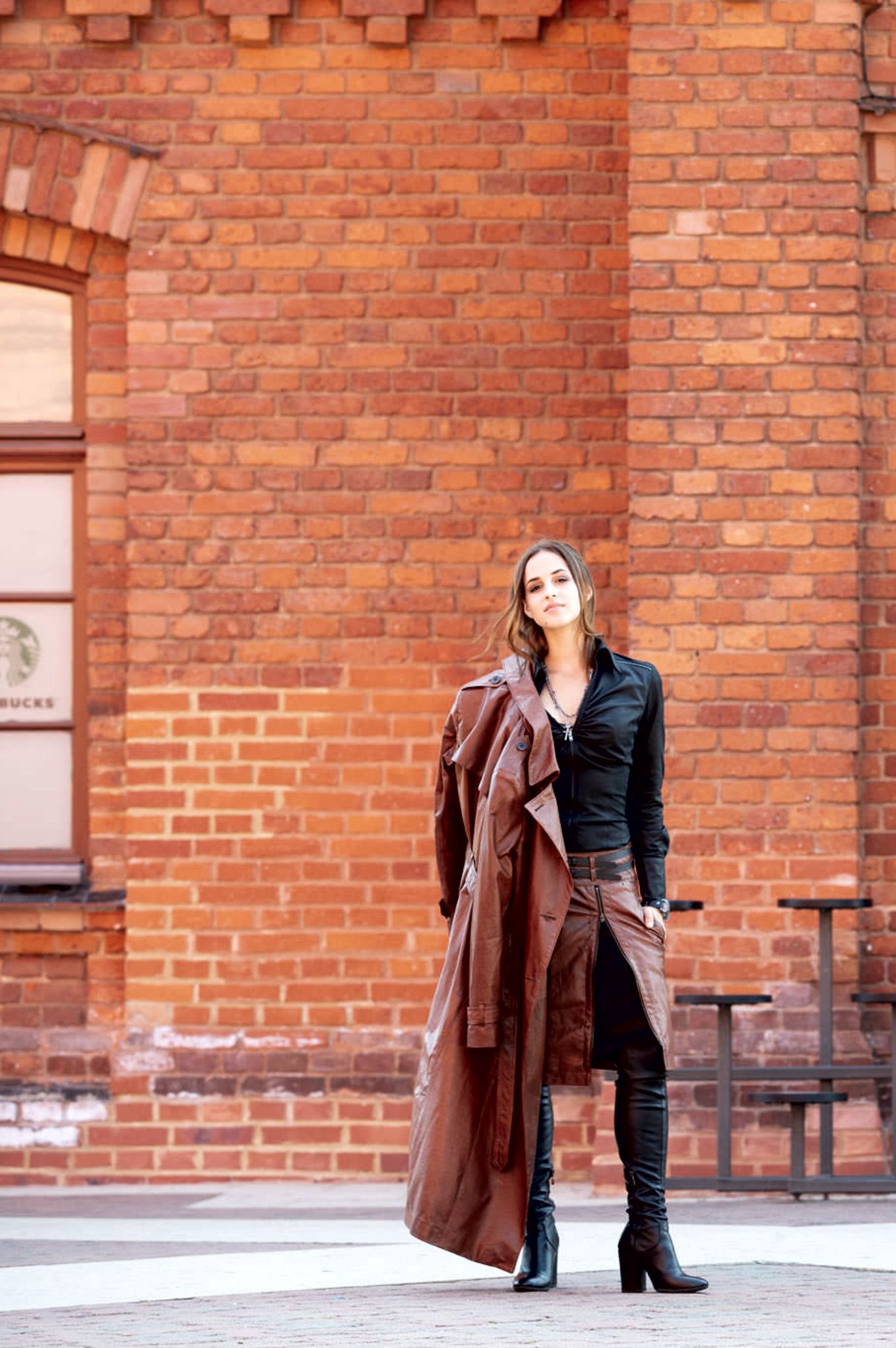 leather skirt, leather skirt with 2 leather straps, brown leather skirt, brown leather skirt with a petticoat, Italian leather skirt, natural leather skirt, brown natural leather skirt, leather skirt with a contrasting petticoat