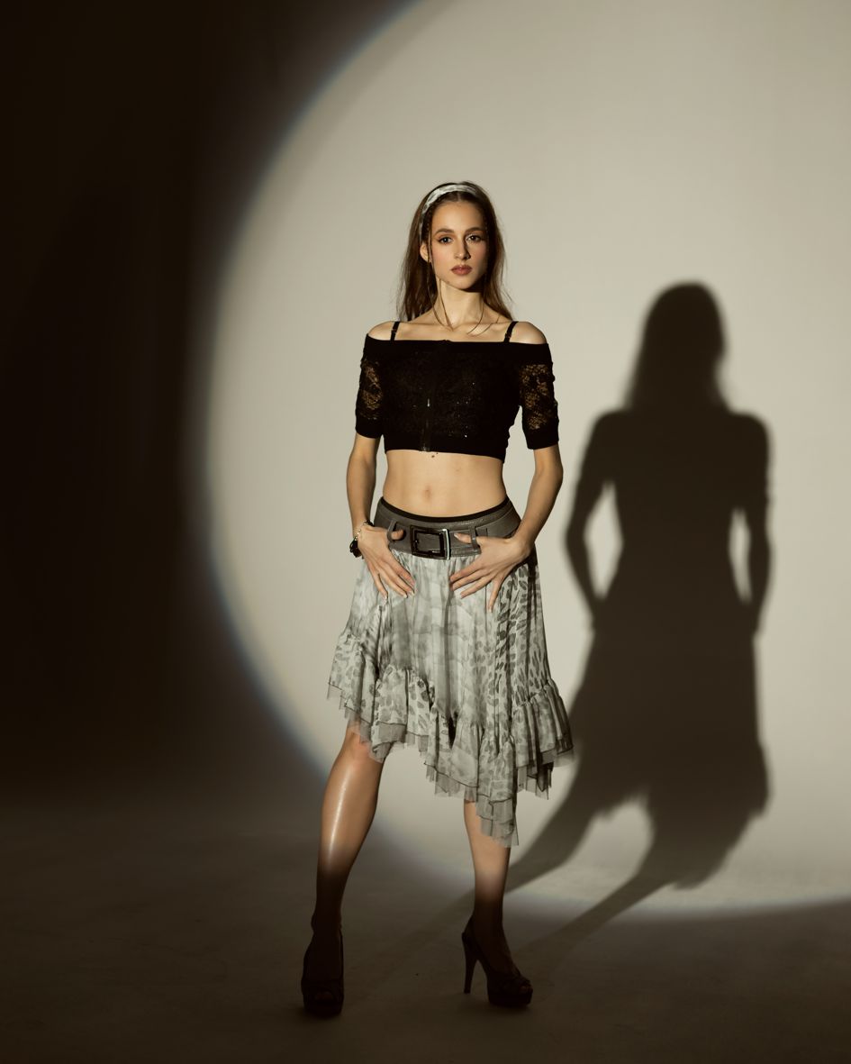 silk and leather skirt, silk skirt with leather yoke and frill, skirt with frill, gray silk skirt, asymmetrical skirt with yoke made of natural leather and silk chiffon, silk skirt, asymmetric gray silk skirt