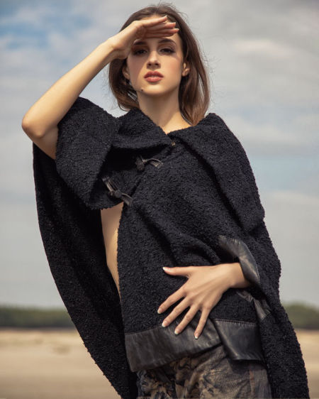 222010 Poncho Boucle Black