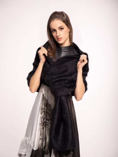 223018 Alpaca Cape Black